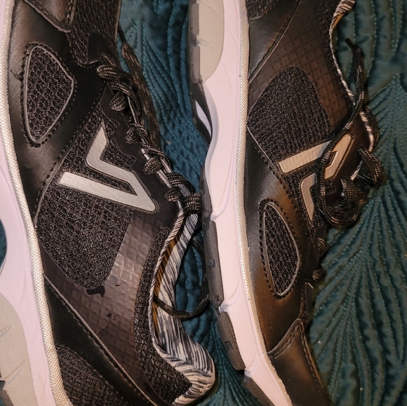 Vionic never worn size 8 tennis shoe - Picture 7 of 7